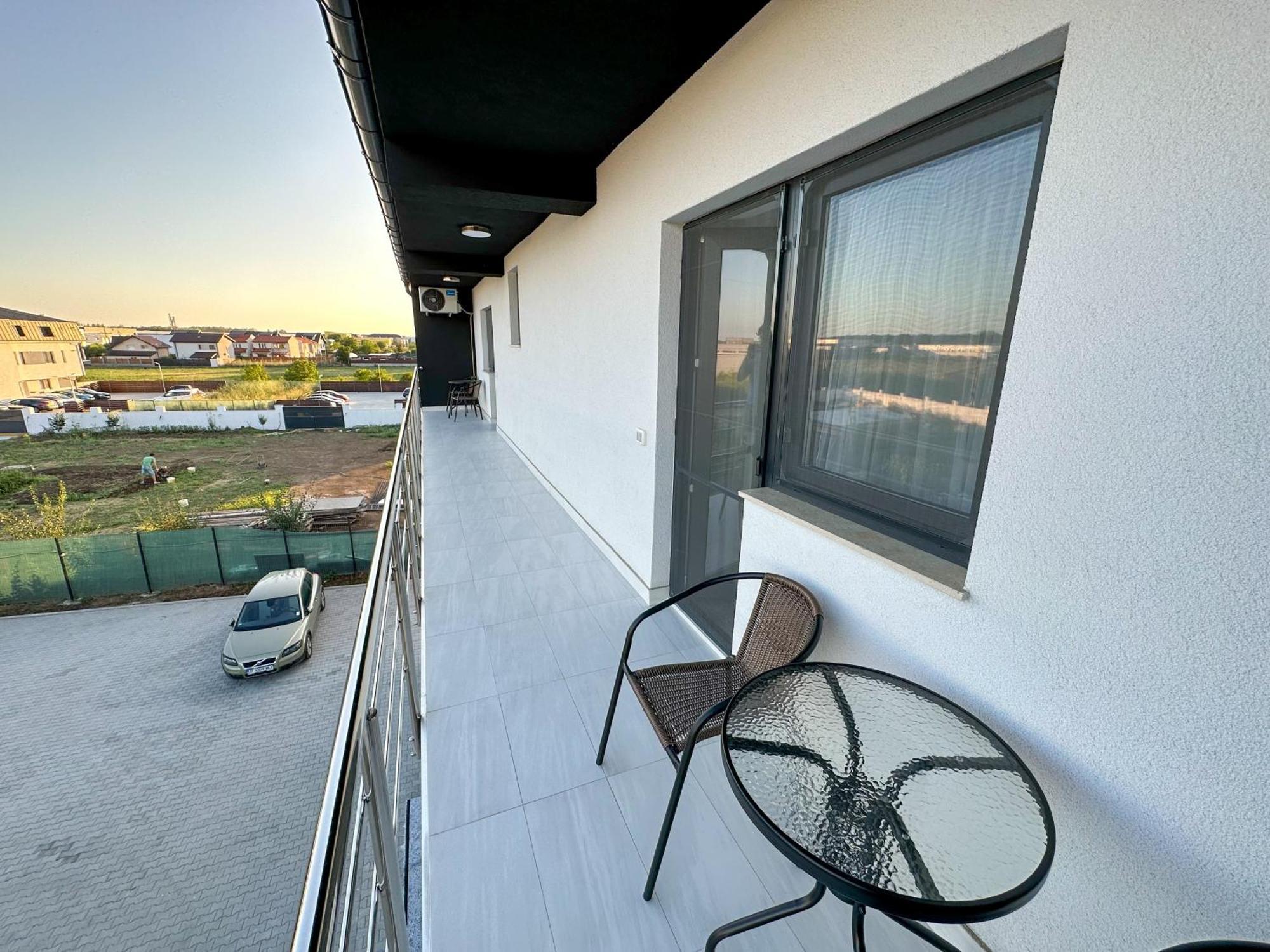 Zim Family Airport Apartamento Otopeni Exterior foto