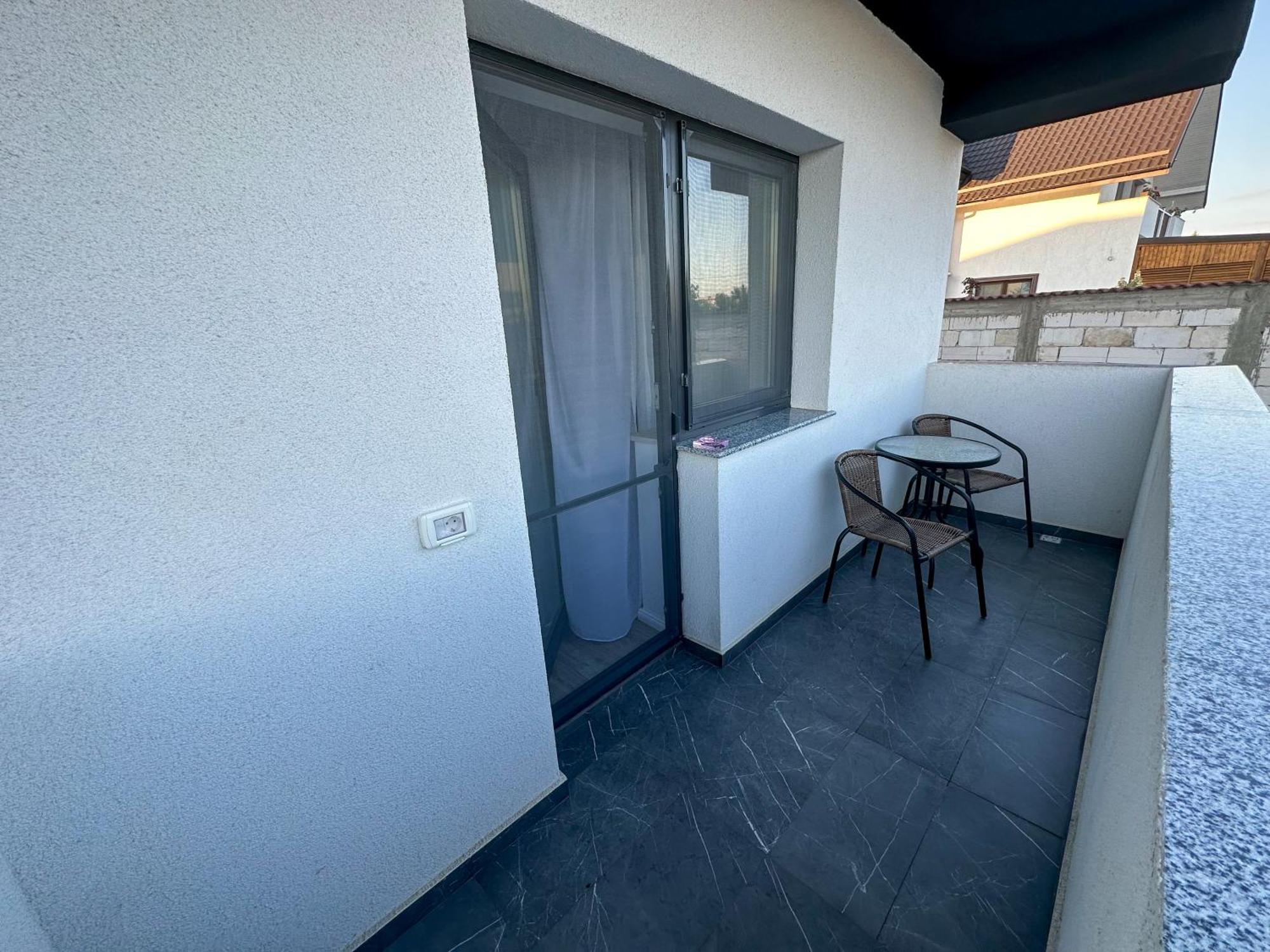 Zim Family Airport Apartamento Otopeni Exterior foto